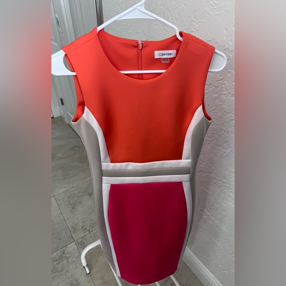 Calvin Klein Colorblock Sleeveless Scuba Sheath Dress in Orange, Pink Size 4